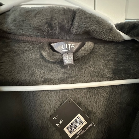 BNEW Ulta Robe - Picture 3 of 3